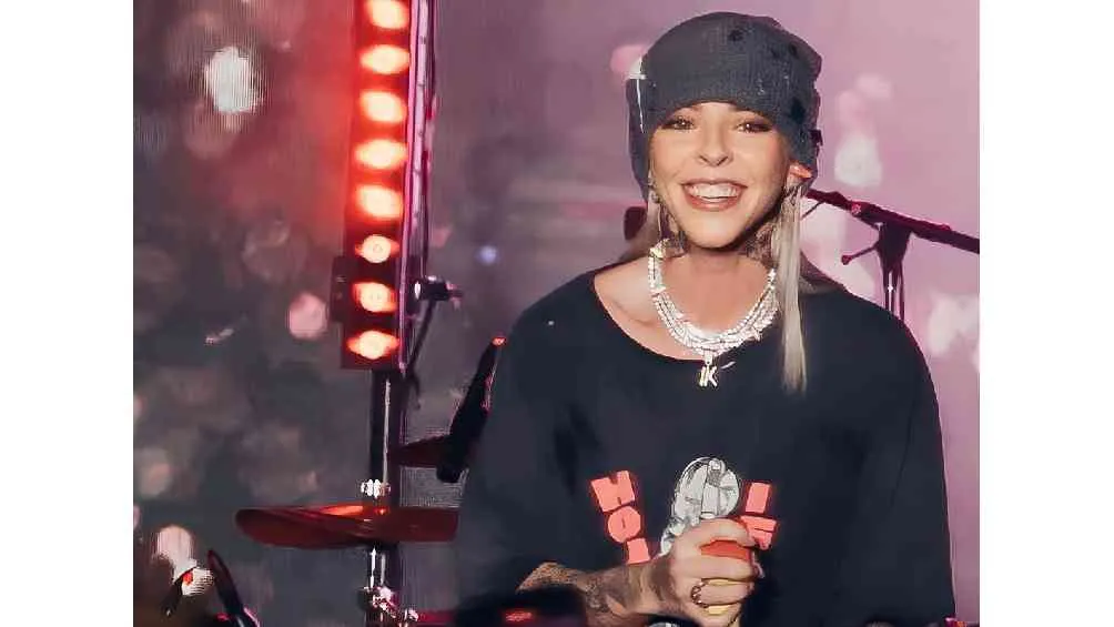 Young Miko tiene apenas 25 años, sin embargo, ya se ha ganado un lugar en la escena musical.