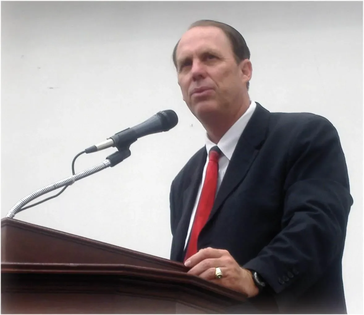 Kevin Waynne, es el pastor que hizo enojar a muchos guadalupanos.