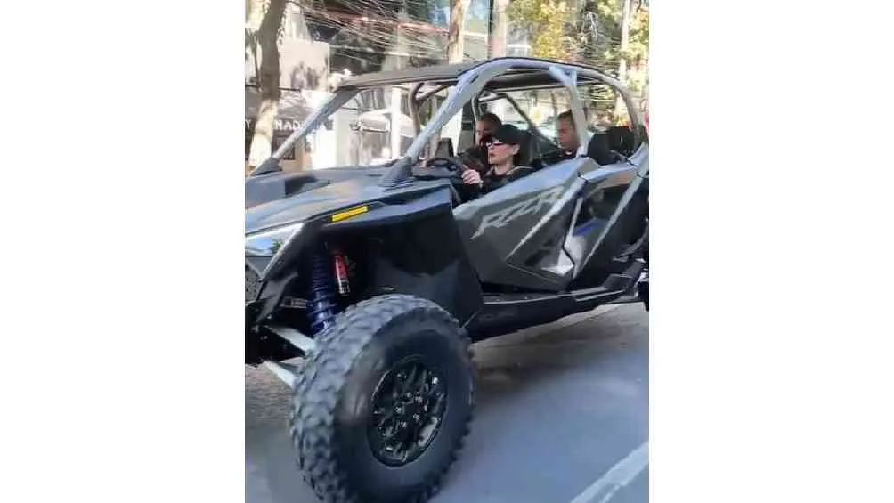 Muchos han comparado a la político con los personajes Batman o Mad Max.