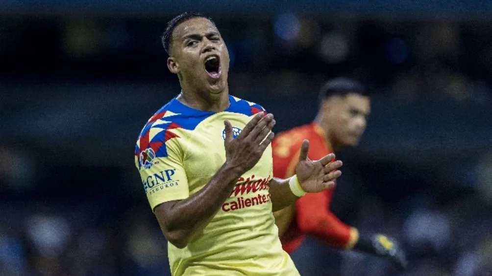 Martinez en un partido con América