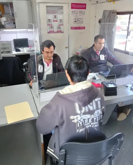 Trabajadores del INE pendientes de la población.