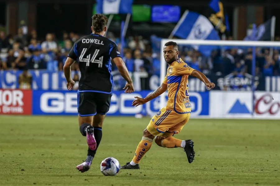 Cade Cowell contra Rafael Carioca