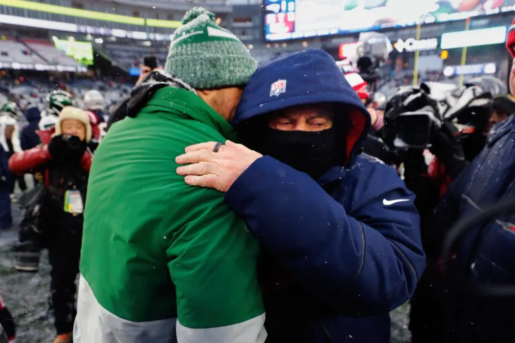 Rodgers y Belichick tras el partido entre Patriots y Jets