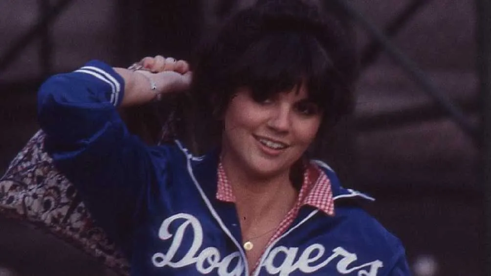 IG: @lindaronstadtmusic El parecido entre Linda y Selena es sorprendente.