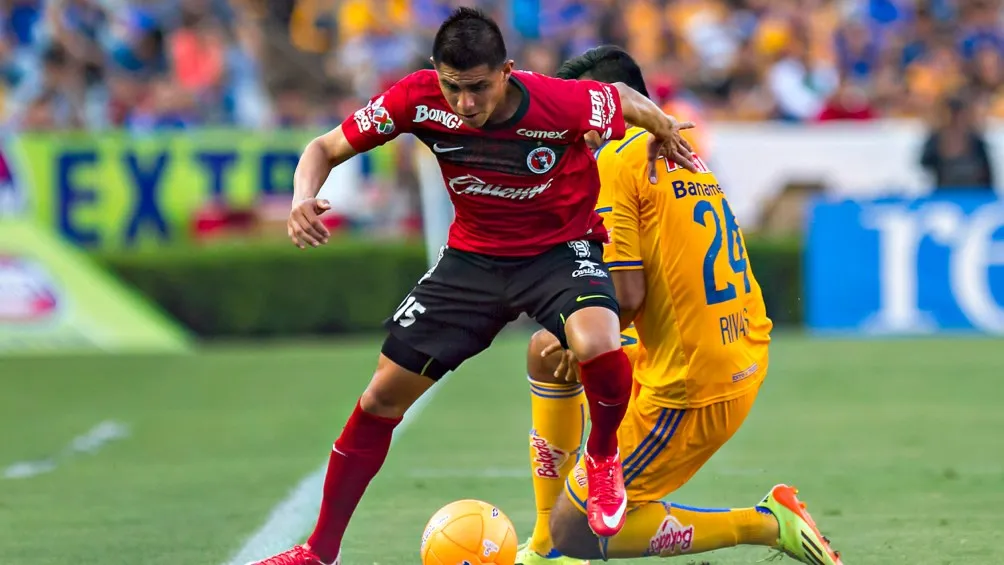 Corona debutó con Xolos
