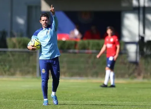 Twitter @Chivas ¿Cómo le ha ido a Fernando Gago en sus debuts como técnico?
