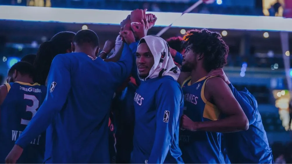 Capitanes celebrando la victoria ante WIsconsin