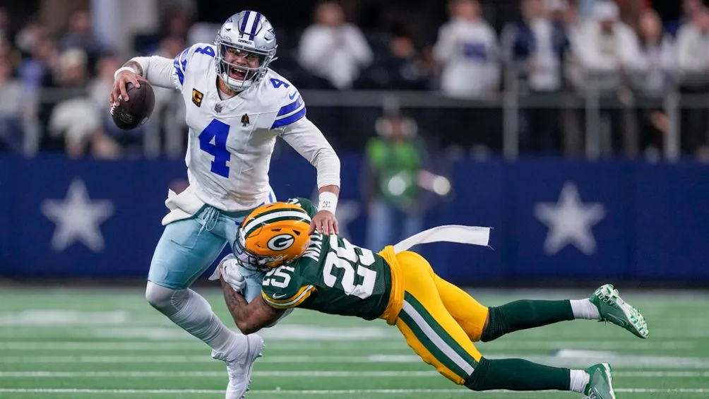 Dak Prescott lanzó dos intercepciones vs Packes