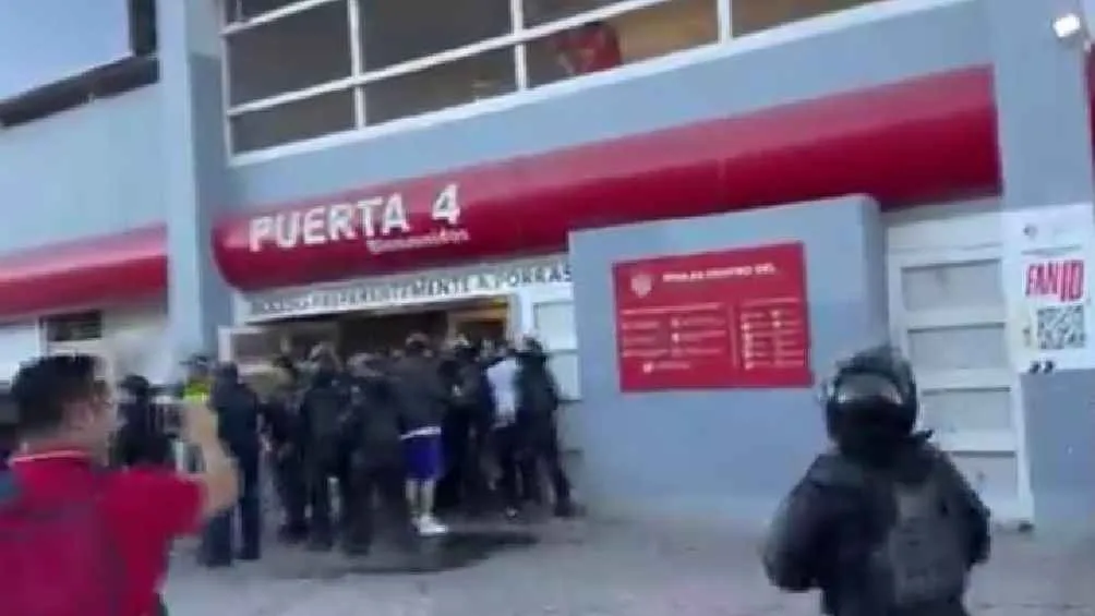 El incidente ocurrió afuera del estadio