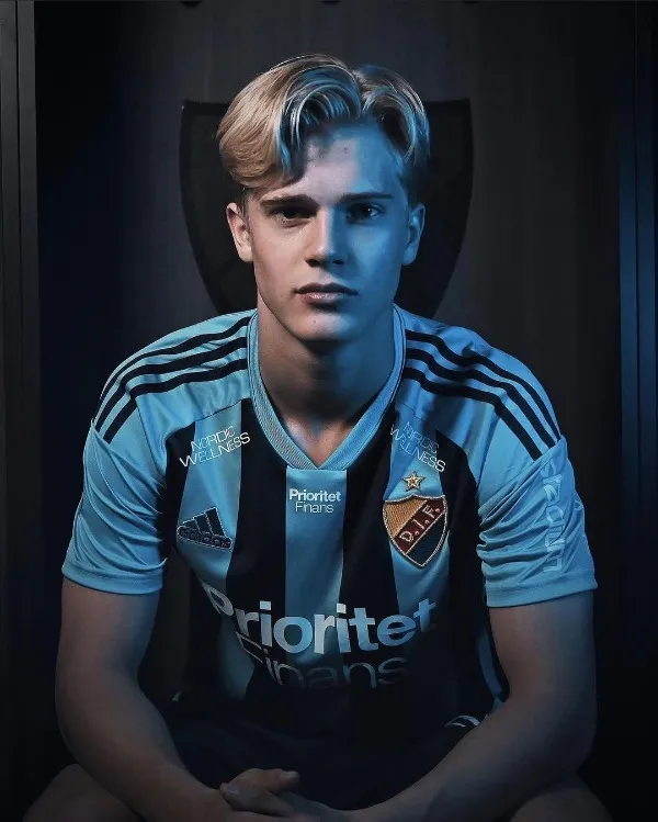 Bergvall juega en el Djurgarden