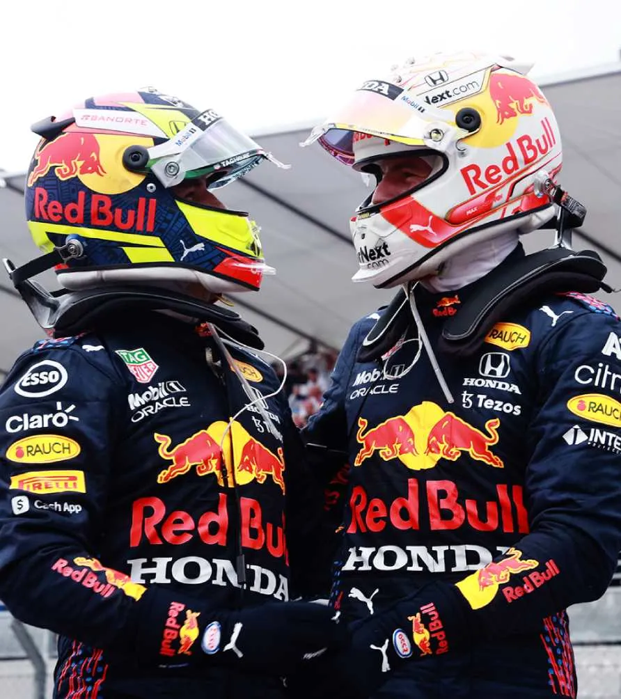 Los pilotos de Red Bull en el podio