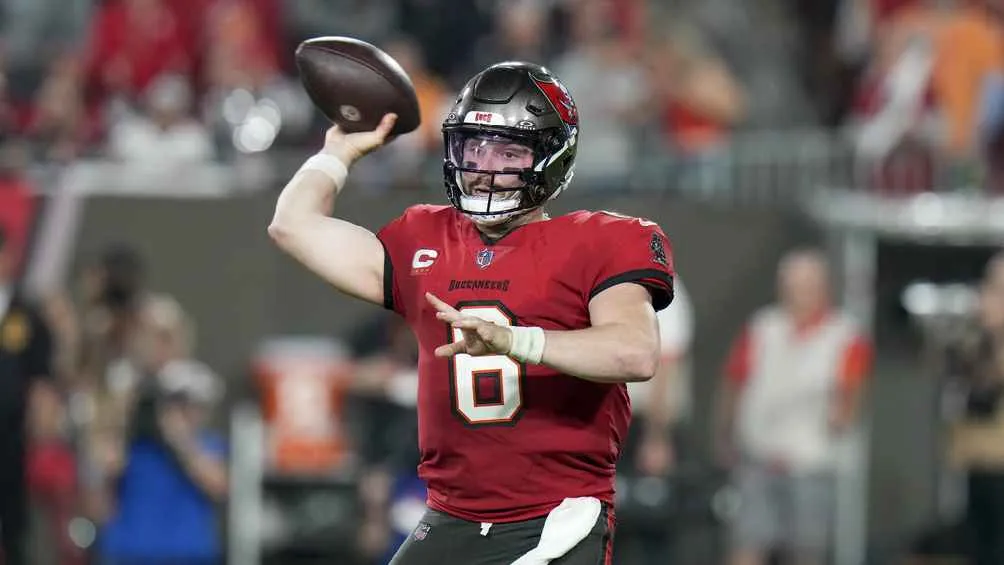 Mayfield brilló en la ronda de comodines