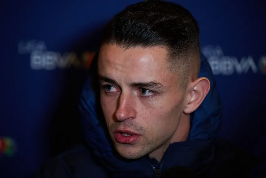 El futbolista español en conferencia