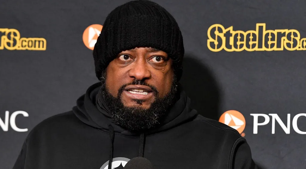 Mike Tomilin tiene un año más de contrato