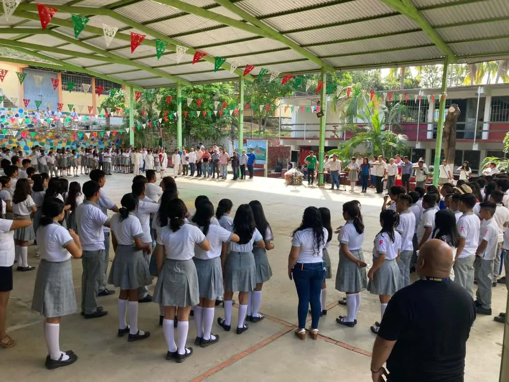 Lo que tenga que ver con educación es mal pagado.