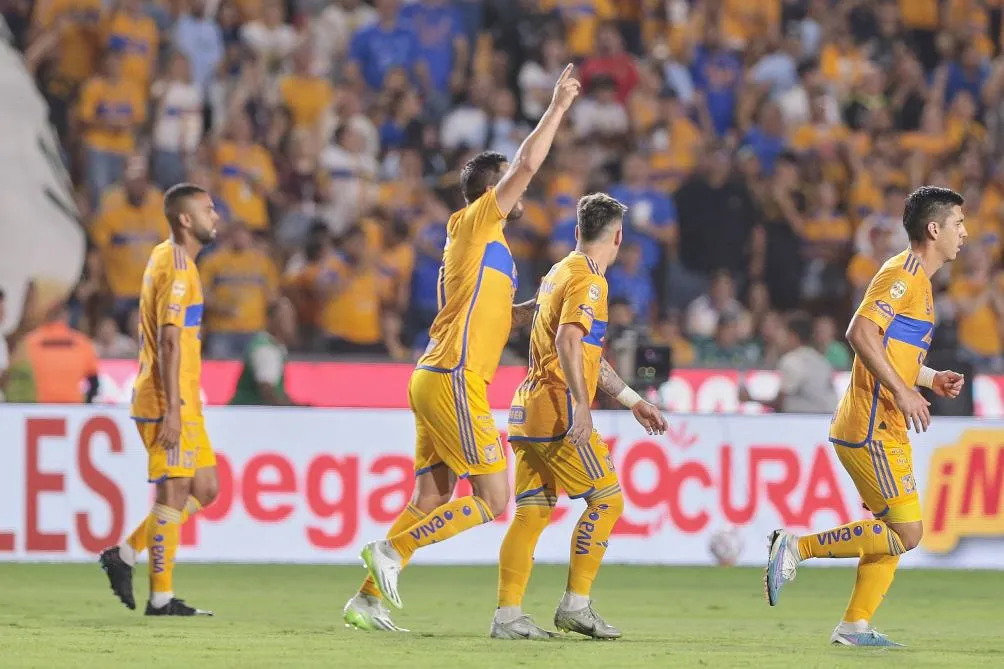 Gignac en celebración con Tigres