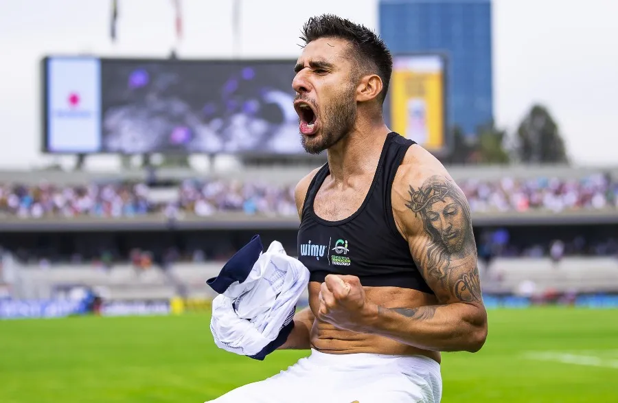Toto Salvio le dio el triunfo a Pumas