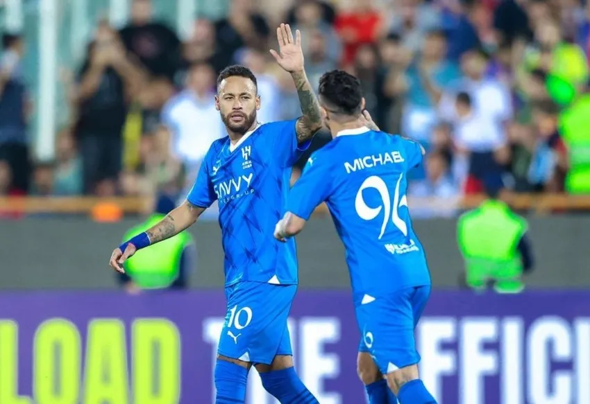 Neymar en partido del futbol de Arabia