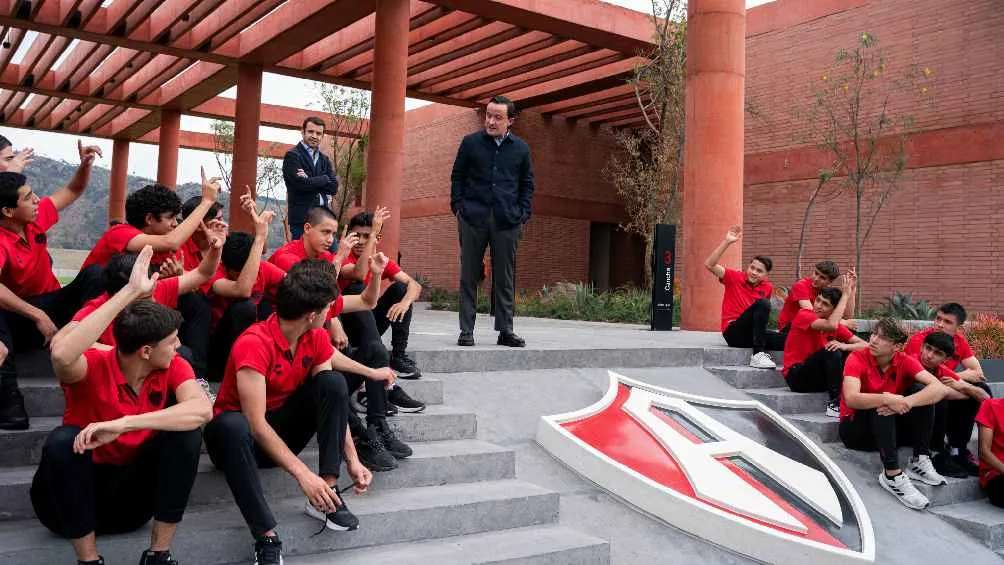 El cuadro rojinegro inauguró gradas y canchas