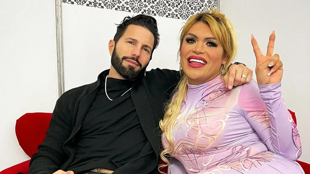 Instagram: @soywendyguevaraoficial Poncho De Nigris y Wendy Guevara