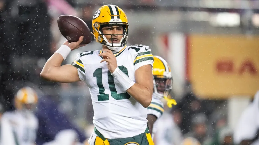 Jordan Love lanzó dos intercepciones en el juego