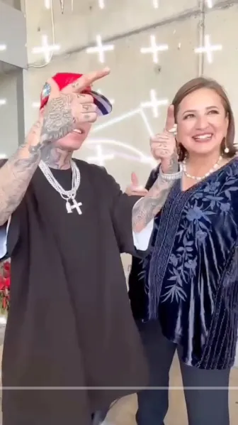 En su primer encuentro, Xóchitl Gálvez retó a Santa Fe a unas rimas.