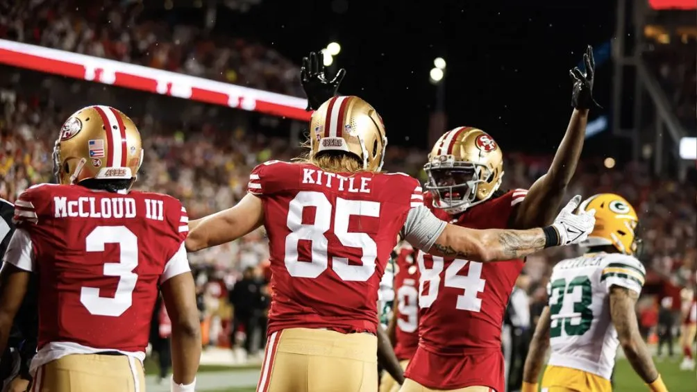 49ers celebran el triunfo en el Levi's Stadium