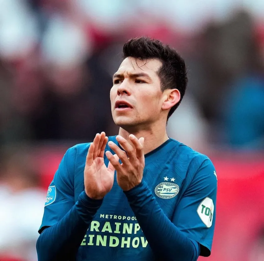 Lozano puso un balón al travesaño