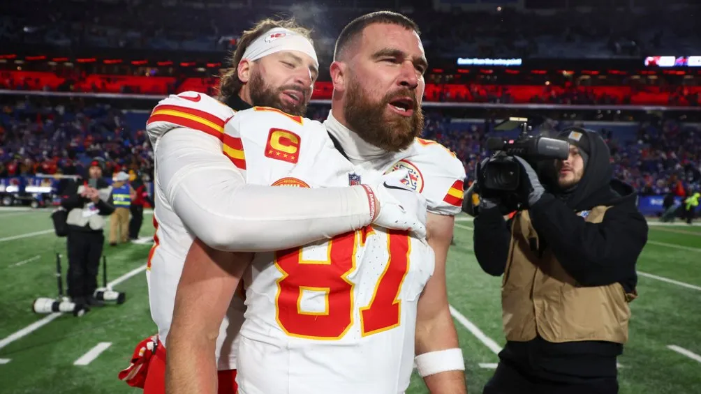 AP Travis Kelce, ala cerrdada de los Kansas City Chiefs