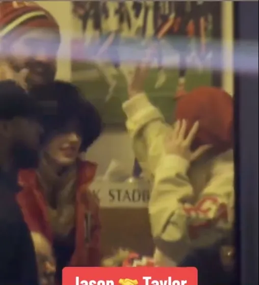 Kelce celebra junto a Taylor Swift