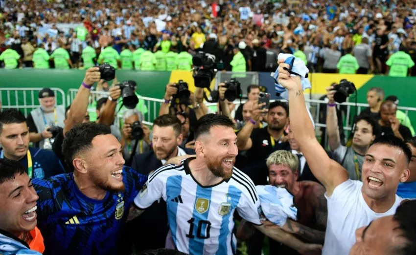 Jugadores de Argentina festejan triunfo ante Brasil
