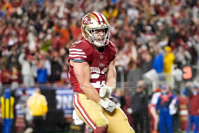 Christian McCaffrey celebra un TD