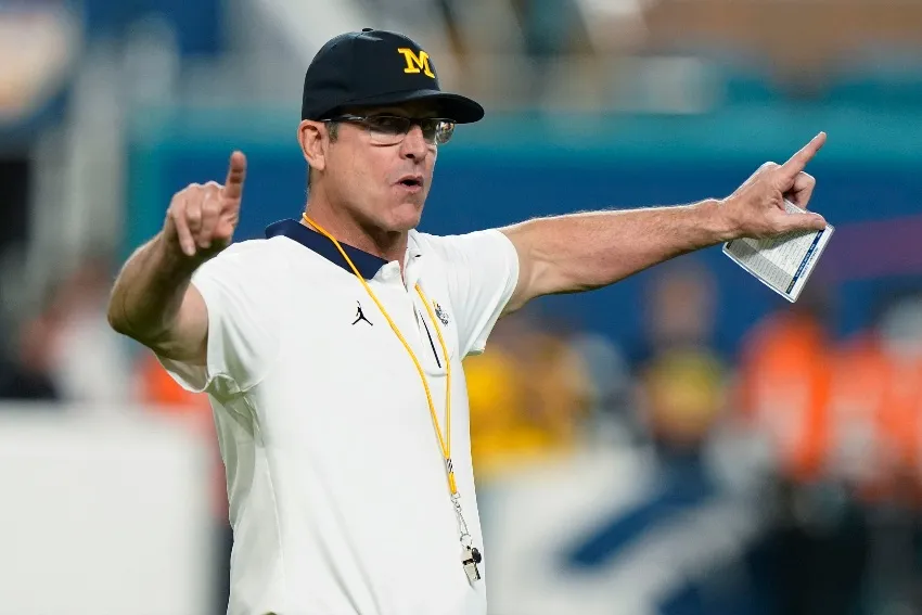 Jim Harbaugh, nuevo head coach de Chargers
