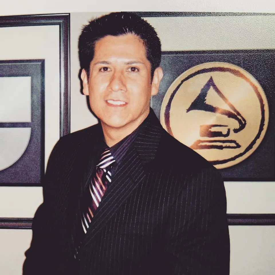 FB: @BryndisXSiempreOficial Juan Guevara fue de los primeros cantantes de Bryndis en los años 80.