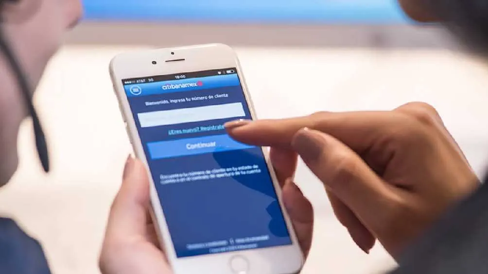 Hoy en día lo más común es hacer pagos desde el celular mediante transferencias.