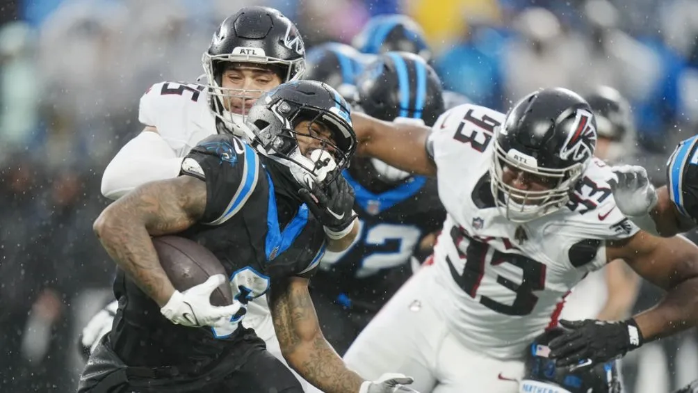 AP Acciones del Falcons vs Panthers