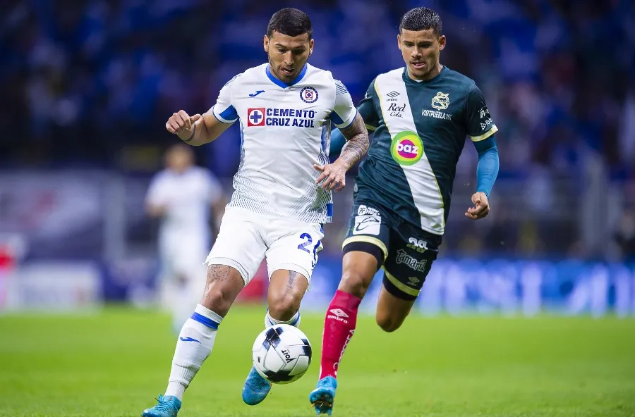 MEXSPORT Araújo, en su etapa con Puebla, ante Escobar