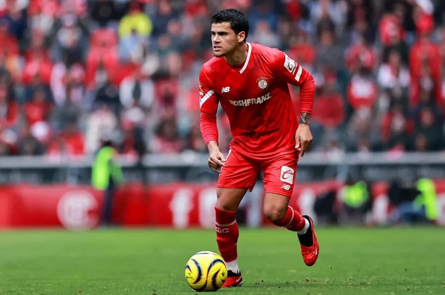 MEXSPORT Maximiliano Araújo en juego con Toluca