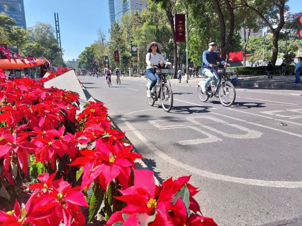 FB: @LaSEMOVI Todos los domingos la gente puede recorrer algunas avenidas importantes de la ciudad.