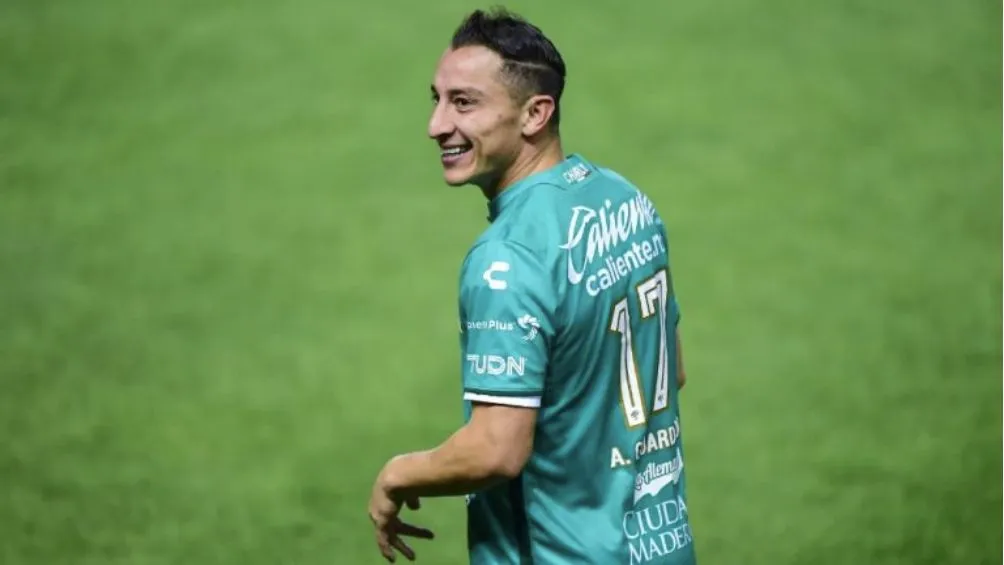 MEXSPORT Guardado con la playera de León