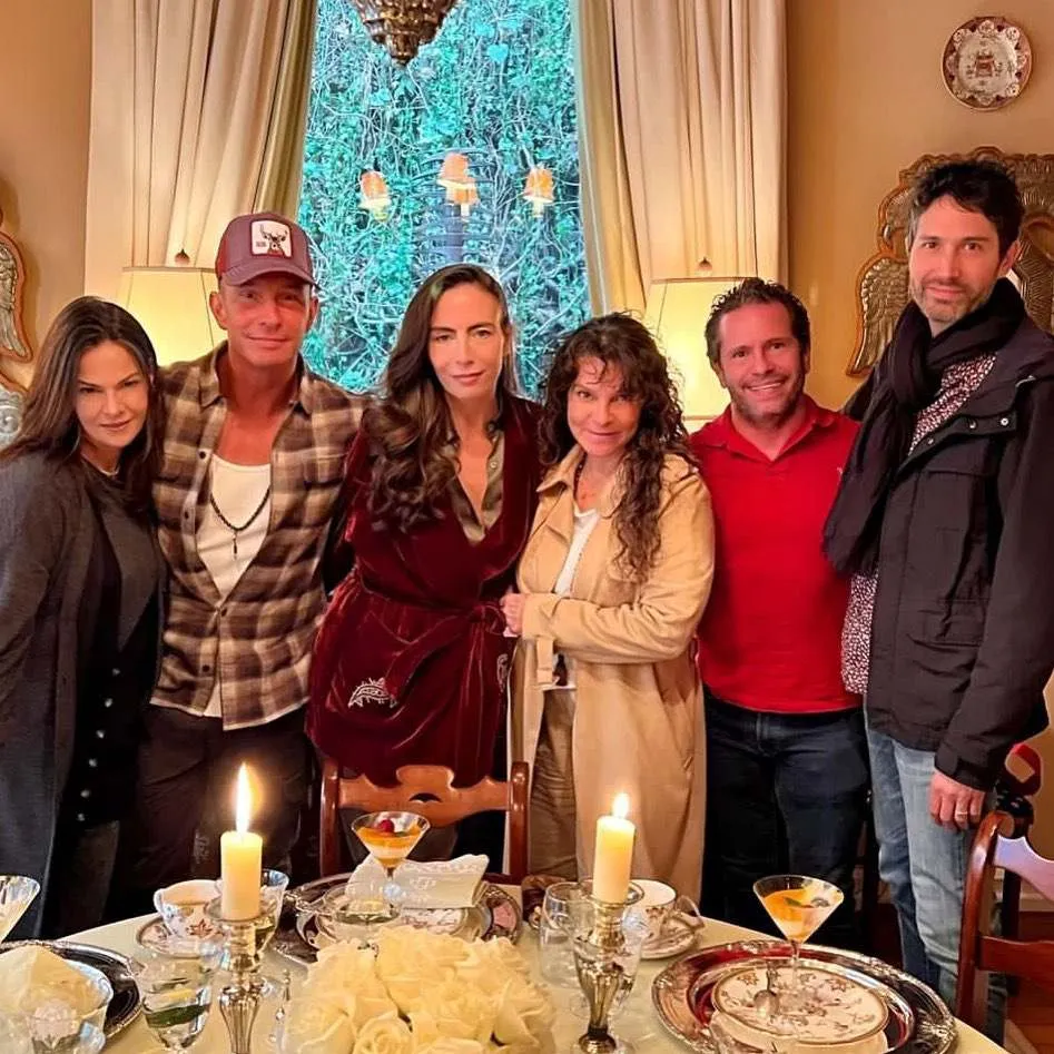 IG: @erikrubinoficial Los integrantes de Timbiriche se reunieron en diciembre pasado.