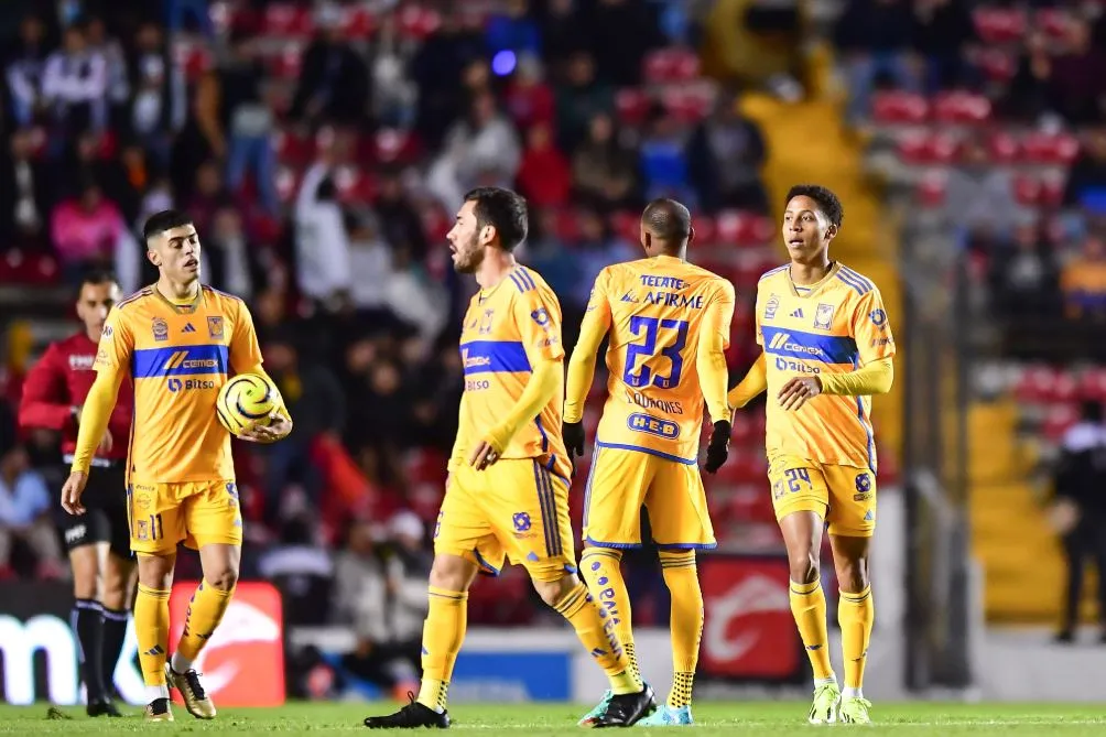 Jugadores de Tigres festejan tanto de Ozziel