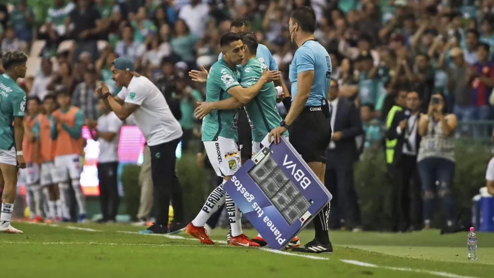 Guardado debutó con León al 76'