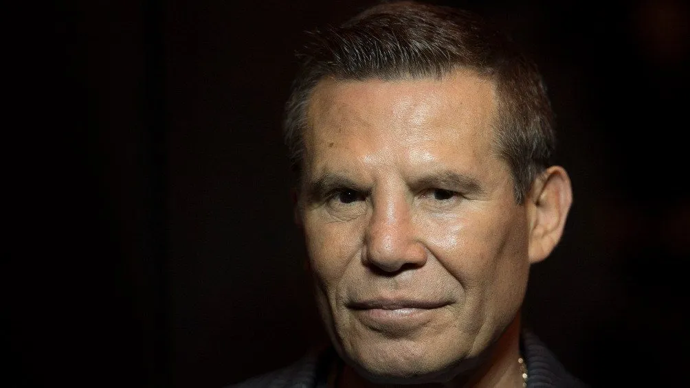 Julio César Chávez le ve buen futuro a Munguía