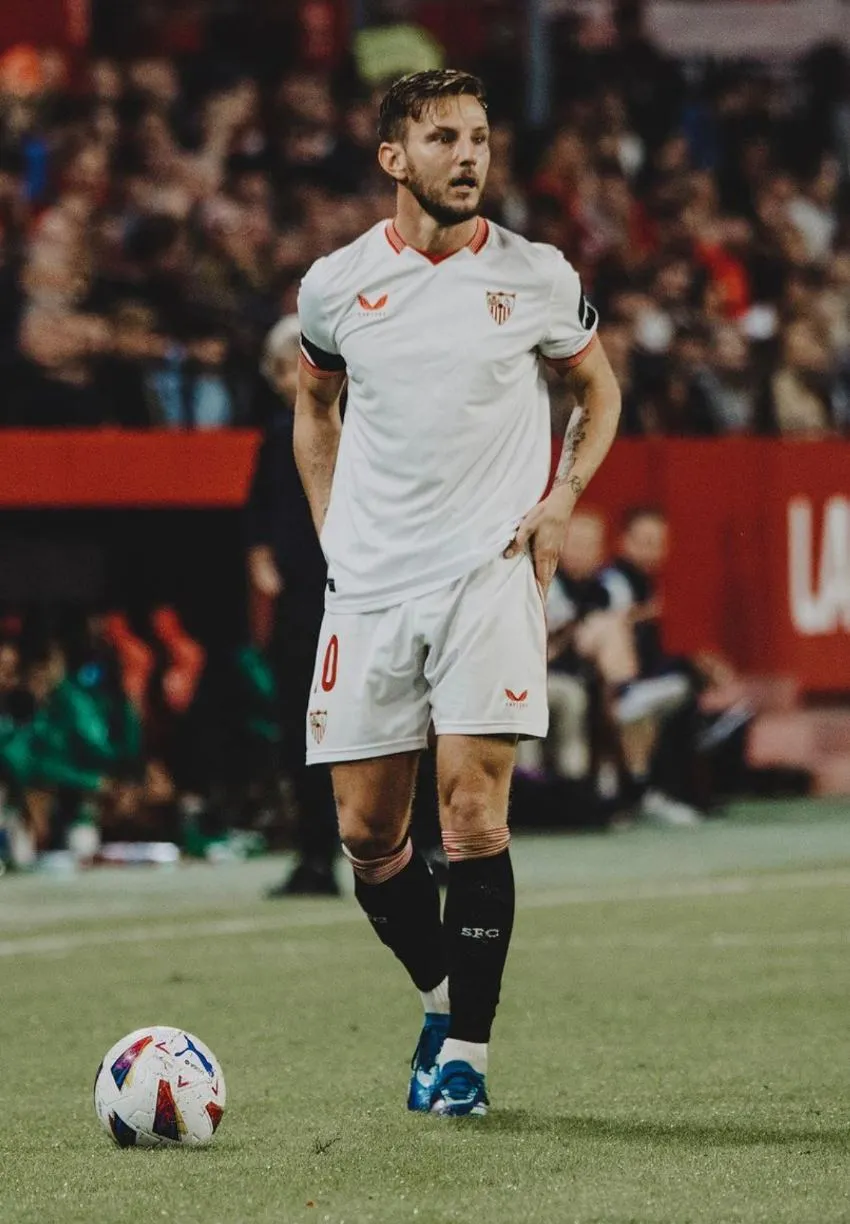 @ivanrakitic Rakitic en un juego cono Sevilla