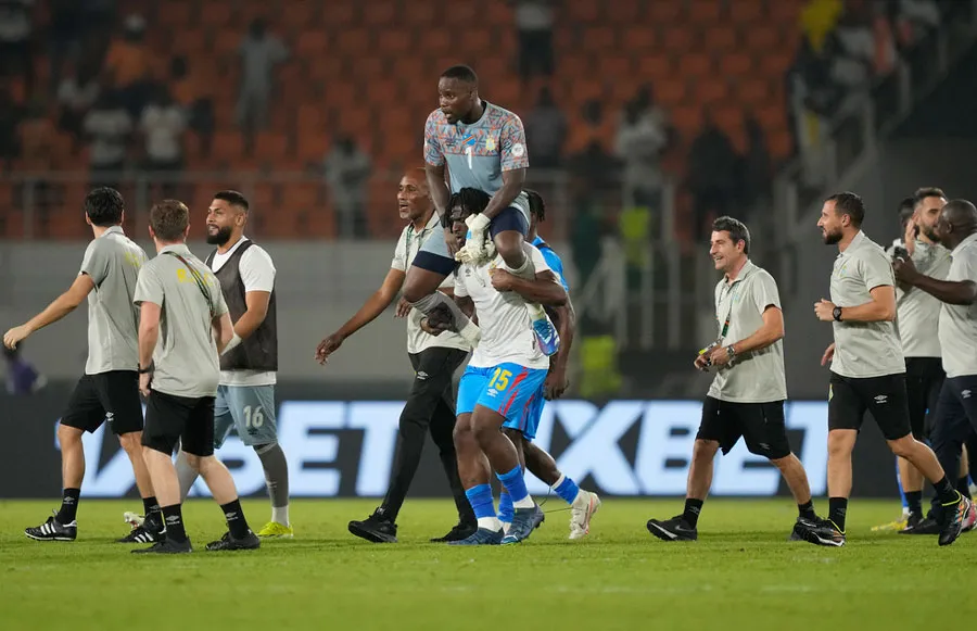 Los Leopardos celebran pase a Cuartos de Final