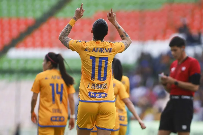 Hermoso en celebración de gol