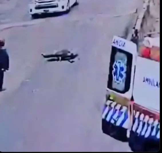 En una curva, el paciente se fue directo al suelo.