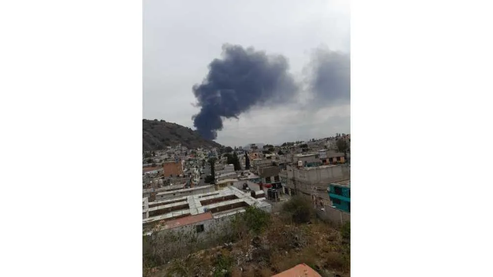 El incendio se observa desde diferentes partes del Valle de México.