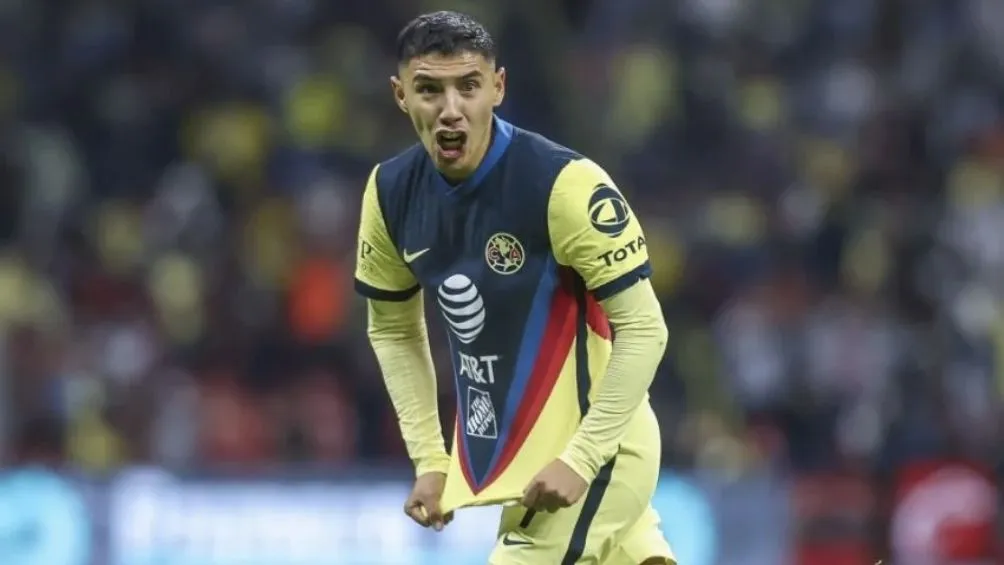 MEXSPORT Suárez festejando un gol con América